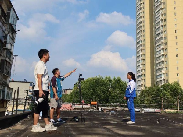 当一位小学体育老师决定给孩子们拍电影