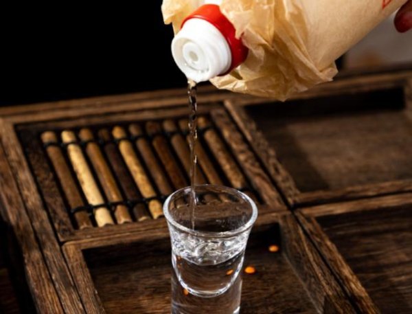 白酒再次被讨论！专家发现：冠心病常喝白酒，不用多久或有6变化