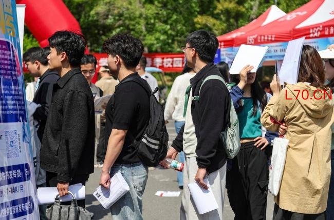 人社部回应青年就业问题