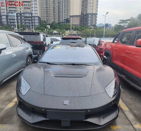比亚迪又一款超级跑车！腾势Z“黑武士”实车曝光 