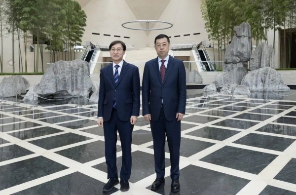 中国银行董事长葛海蛟会见韩国国民年金公团理事长金成柱