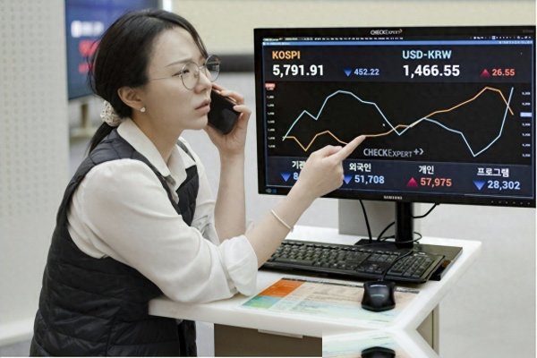 迄今为止最大胆举措, 李在明当着全韩国的面, 90度鞠躬感谢2人